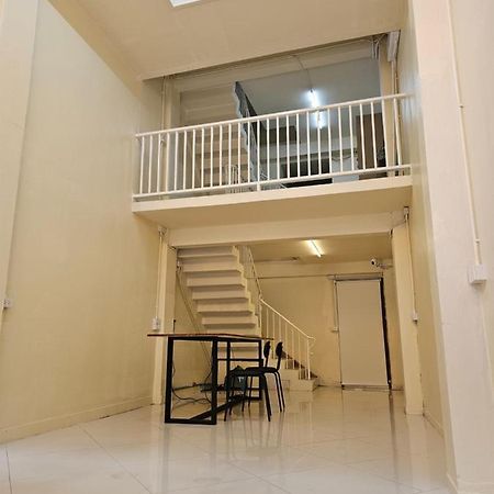 Luca Hostel Bangkok Exteriör bild