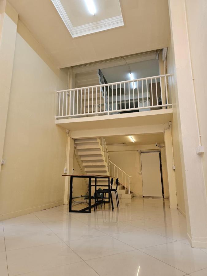 Luca Hostel Bangkok Exteriör bild