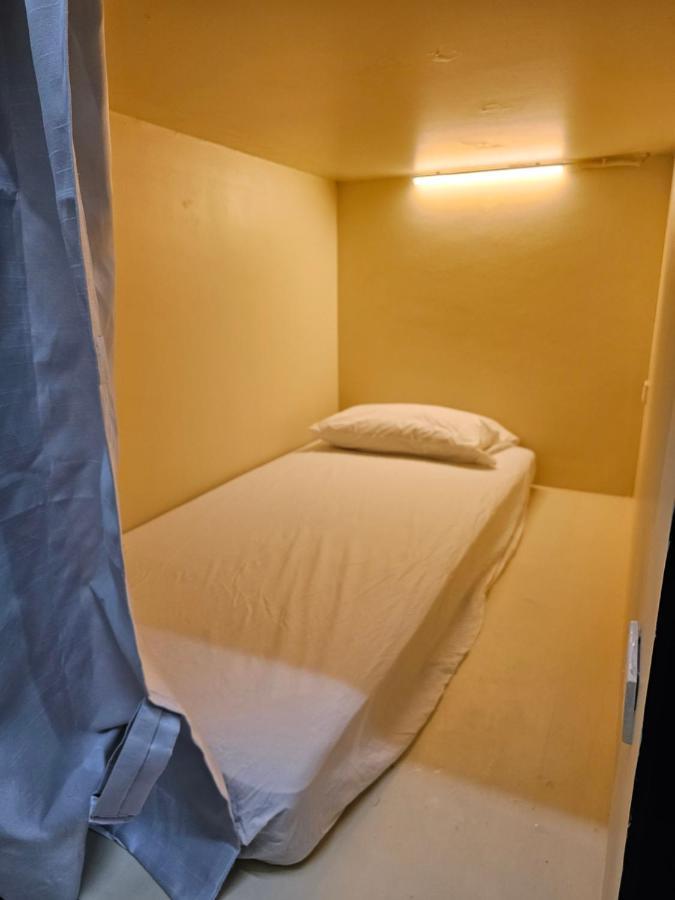 Luca Hostel Bangkok Exteriör bild